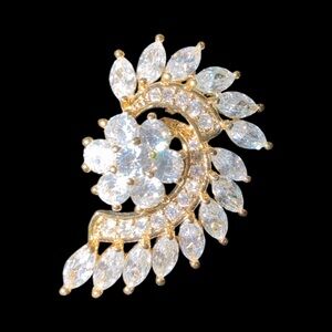 Goldtone & Crystal Floral Brooch – Vintage Style Sparkle